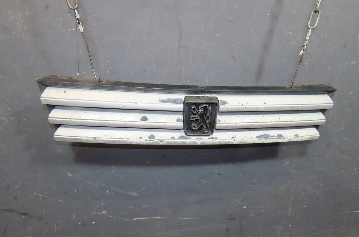 Calandre Peugeot 309 II (3C, 3A) 1.8 td (1989-1993) occasion — photo 2
