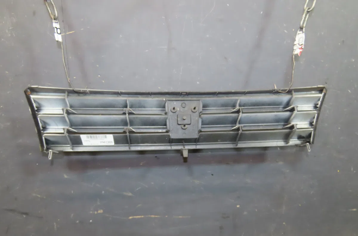 Calandre Peugeot 309 II (3C, 3A) 1.8 td (1989-1993) occasion — photo 3