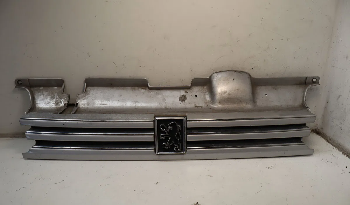 Calandre Peugeot 405 II (4B) 1.8 (1992-1995) occasion — photo 4