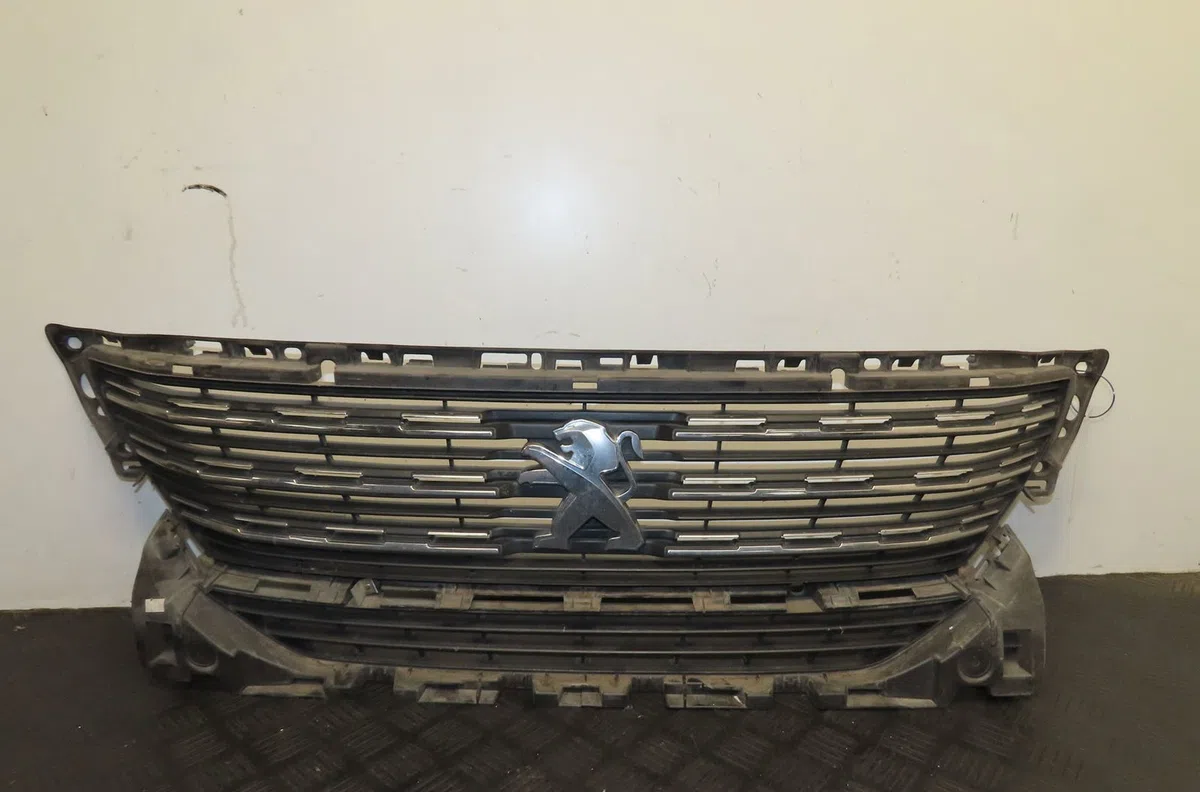 Calandre Peugeot 5008 II (MC_, MJ_, MR_, M4_) 1.6 bluehdi 120 (2016) occasion
