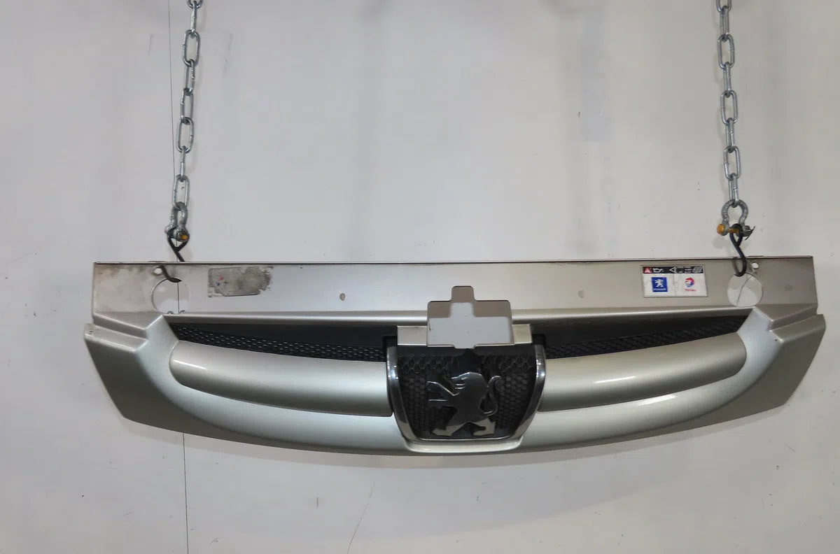 Calandre Peugeot PARTNER Monospace (5_, G_) 1.6 hdi 75 (2005-2008) 4 portes occasion