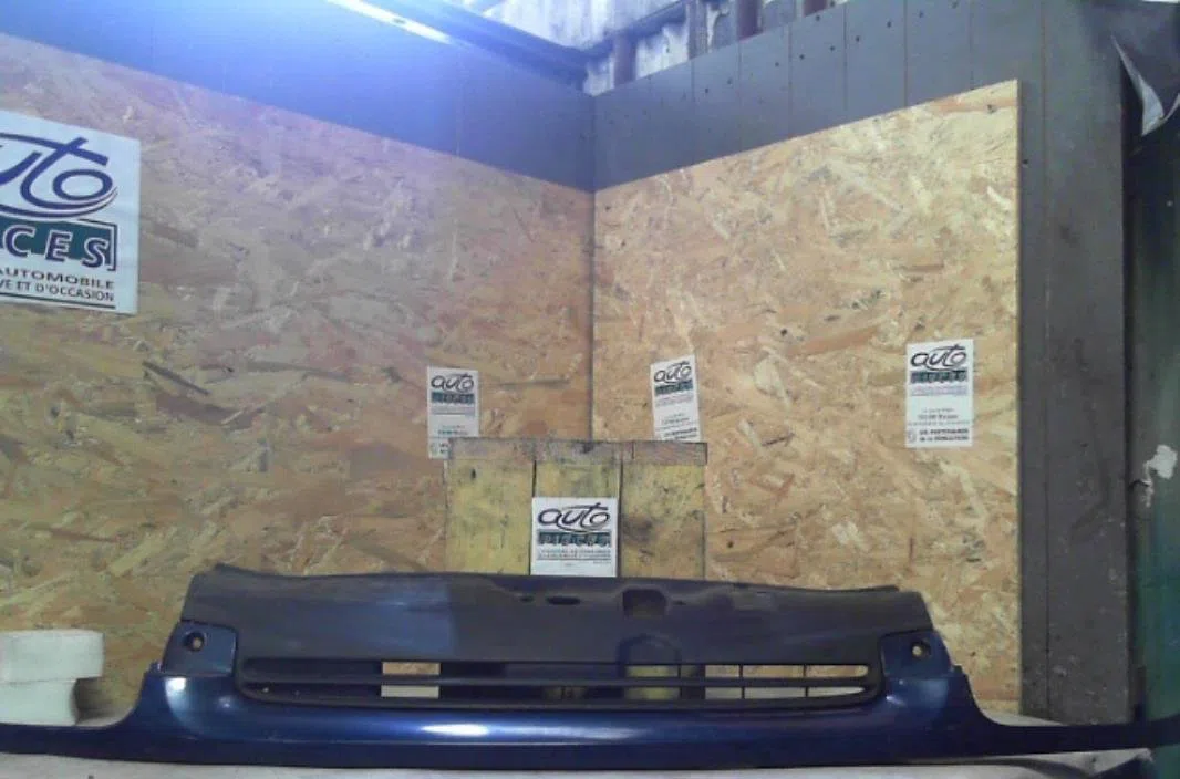 Calandre Renault CLIO II (BB_, CB_) 1.4 16v (b-cb0p, bb13) (2000-2008) 5 portes occasion — photo 2