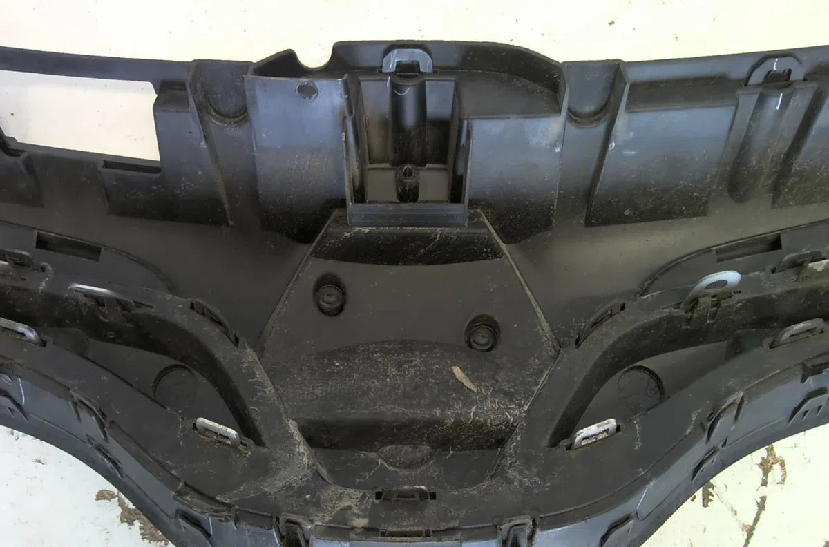 Calandre Renault KANGOO Express (FW0-1_) 1.5 dci 75 (fw07, fw10, fw04) (2010) 4 portes occasion