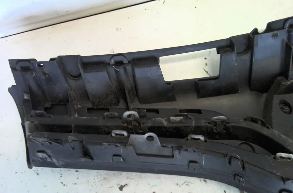 Calandre Renault KANGOO Express (FW0-1_) 1.5 dci 75 (fw07, fw10, fw04) (2010) 4 portes occasion — photo 2