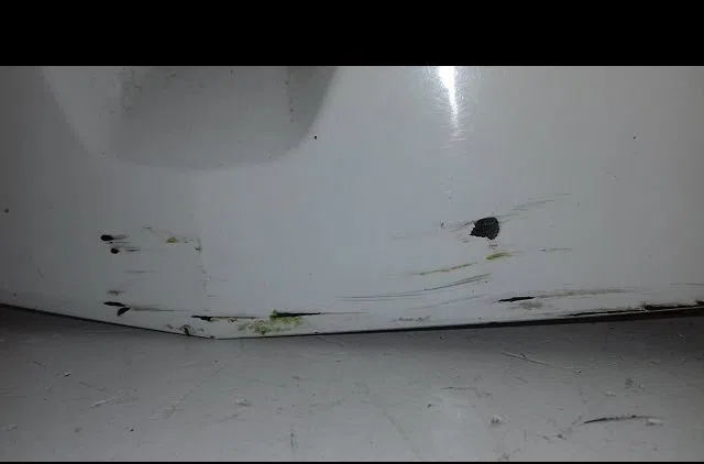 Calandre Renault KANGOO Express (FW0-1_) 1.5 dci 75 (fw07, fw10, fw04) (2010) 4 portes occasion — photo 2