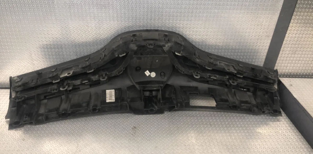 Calandre Renault KANGOO Express (FW0-1_) 1.5 dci 90 (fw0g, fw05, fw08, fw11) (2009) 4 portes occasion — photo 3