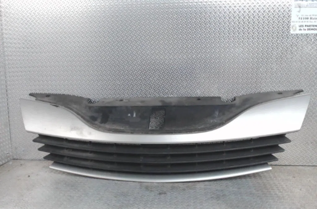 Calandre RENAULT LAGUNA 2  LAGUNA 2 PHASE 1 occasion — photo 2