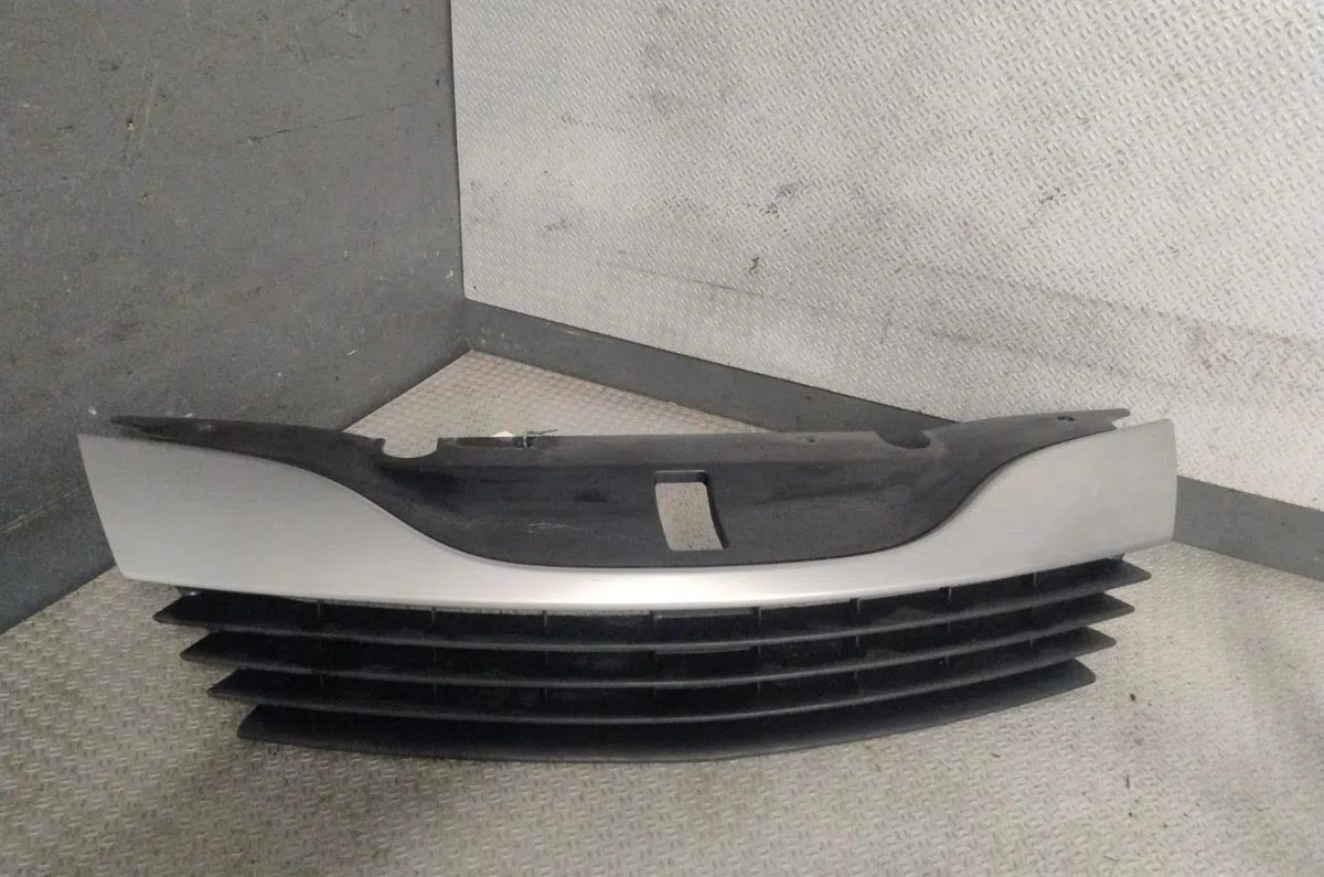 Calandre Renault LAGUNA II (BG0-1_) 1.9 dci (bg08, bg0g) (2001-2007) occasion