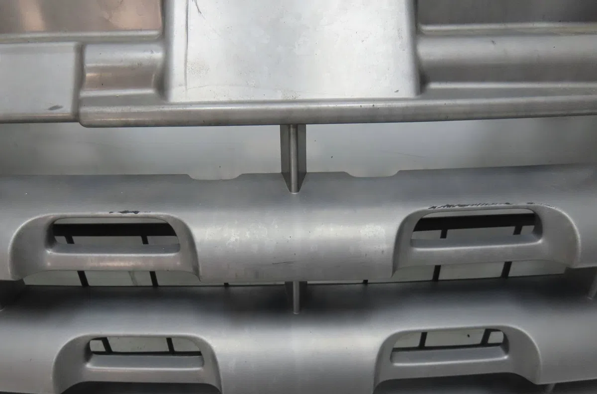 Calandre Renault MASTER III Camionnette (FV) 2.3 dci 125 fwd (fv0c, fv0d, fv0g, fv0h, fv0j, fv0k) (2010) occasion
