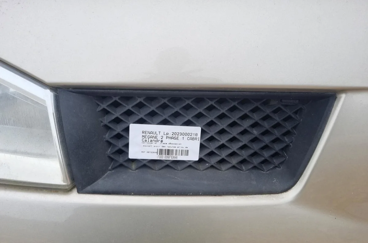 Calandre RENAULT MEGANE 2 PHASE 1 CABRIOLET occasion