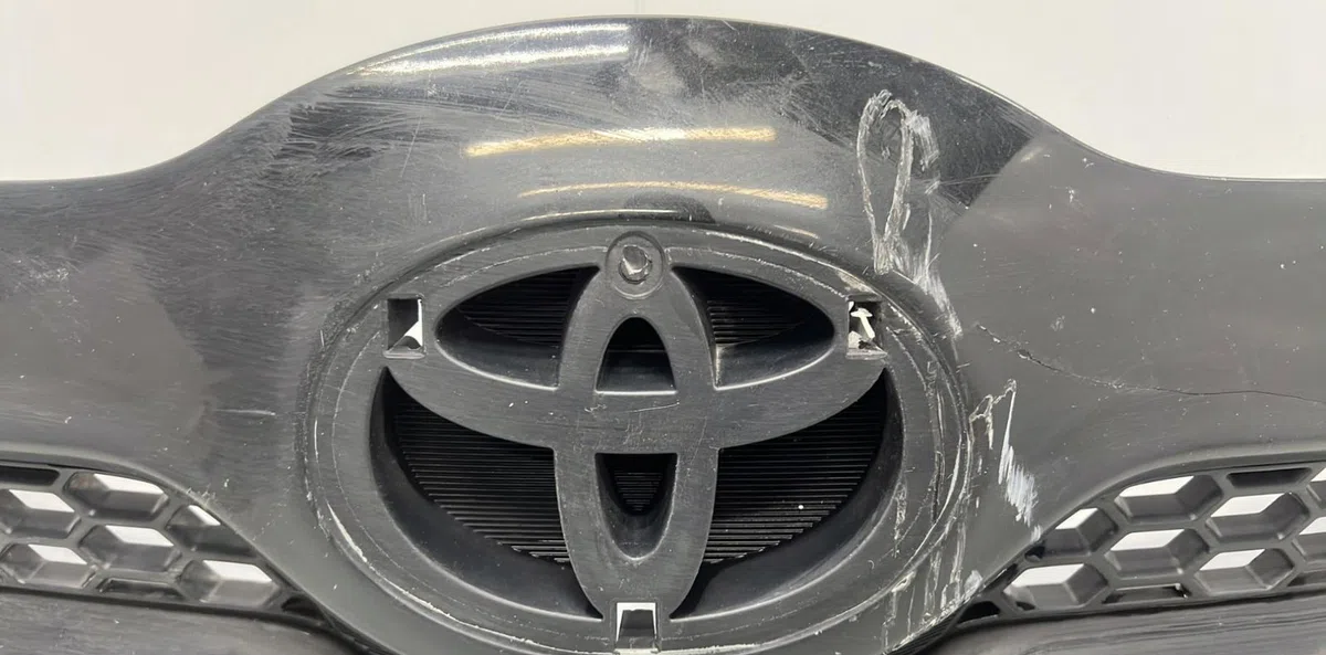 Calandre TOYOTA COROLLA VERSO 2 PHASE 1 occasion — photo 2