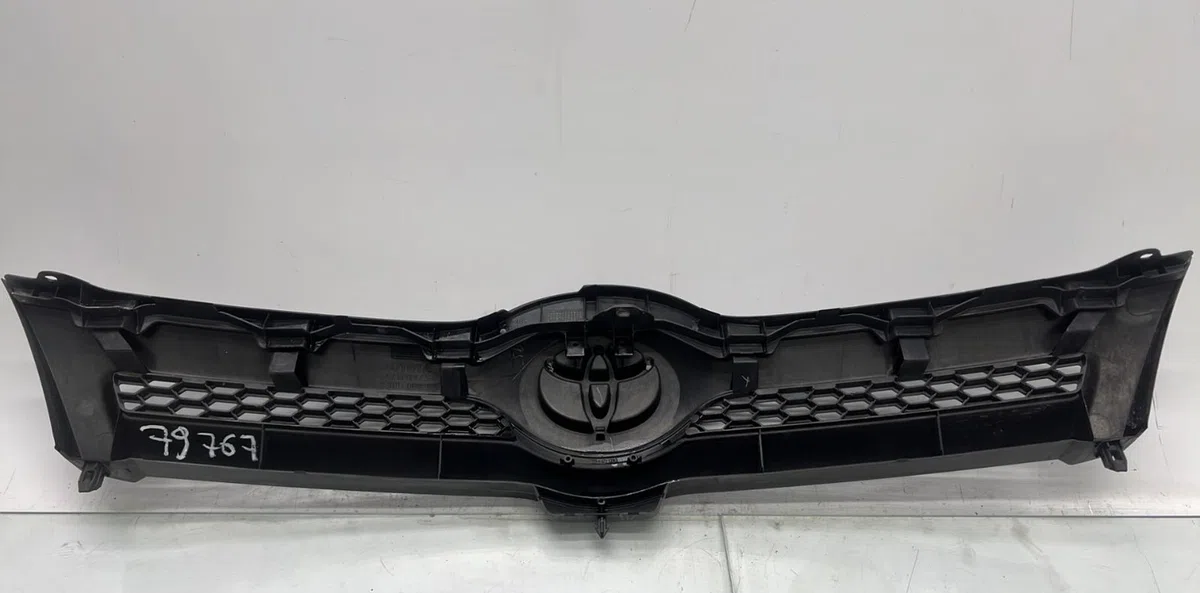Calandre TOYOTA COROLLA VERSO 2 PHASE 1 occasion — photo 3