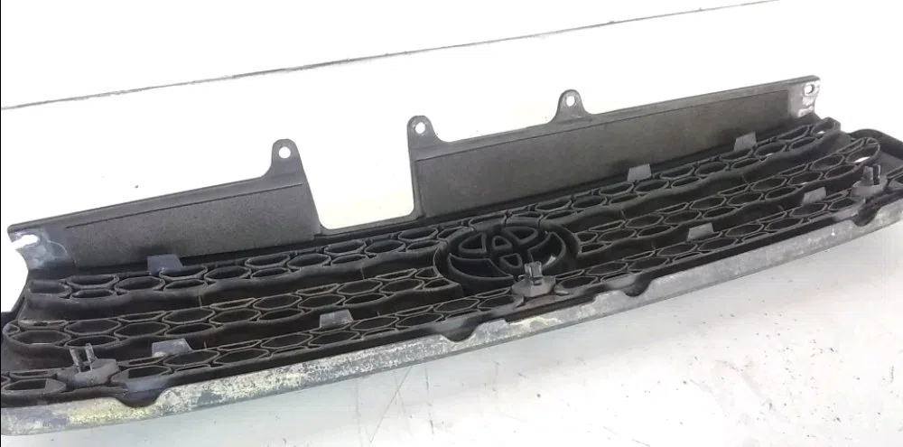 Calandre Toyota RAV 4 II (_A2_) 2.0 4wd (aca21, aca20) (2000-2005) occasion — photo 3
