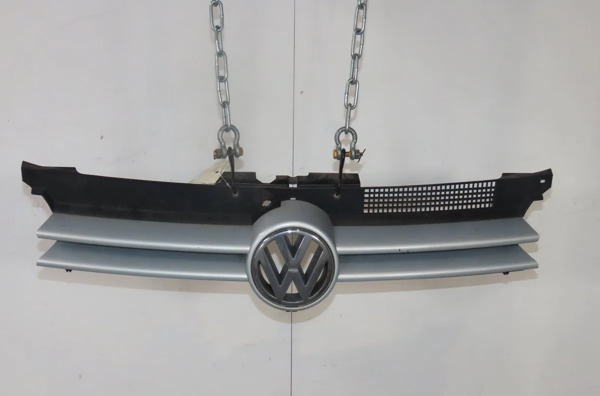 Calandre Volkswagen GOLF IV (1J1) 1.9 tdi (1997-2004) 3 portes occasion — photo 3