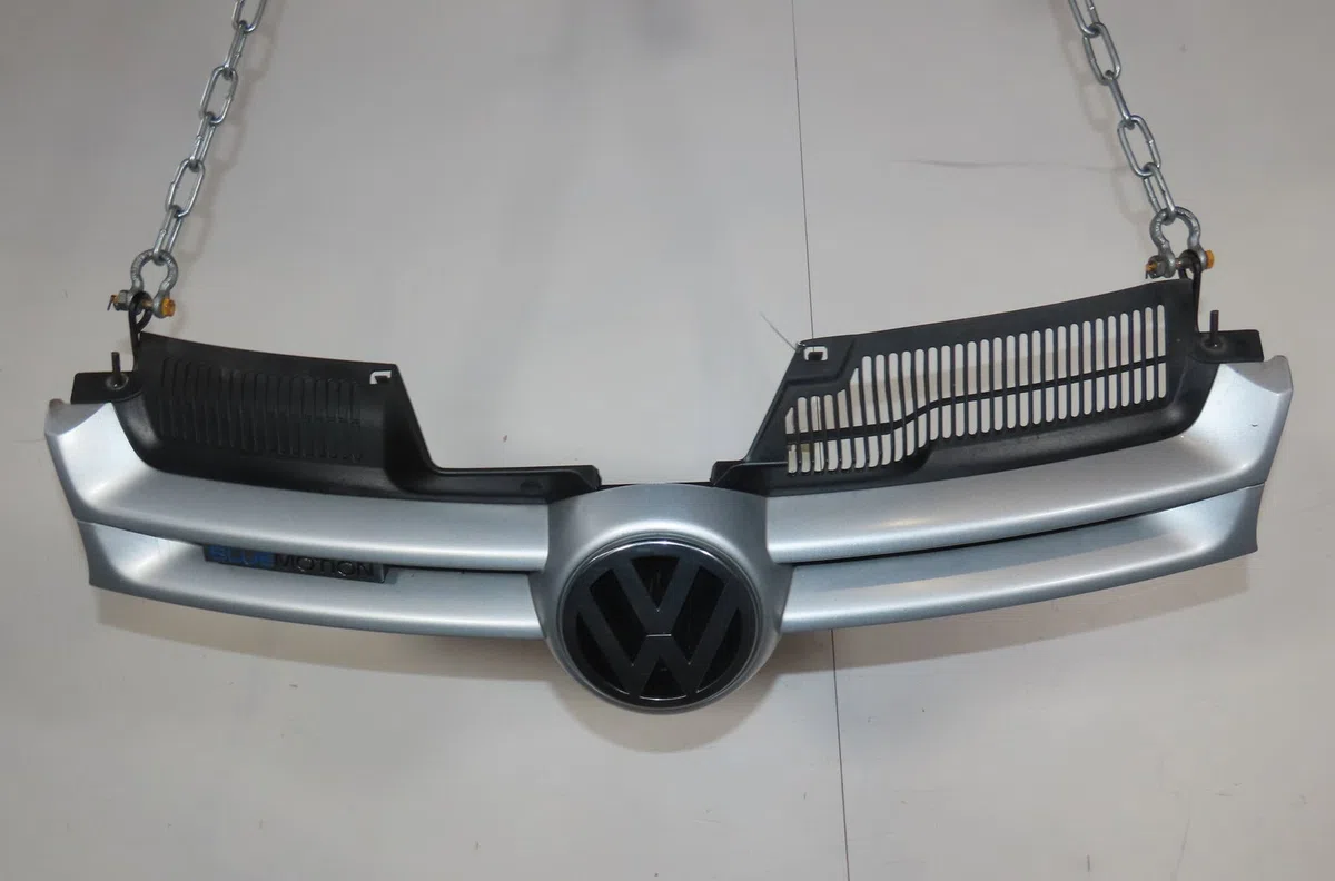 Calandre VOLKSWAGEN GOLF V  1.9 TDI 105ch occasion — photo 2