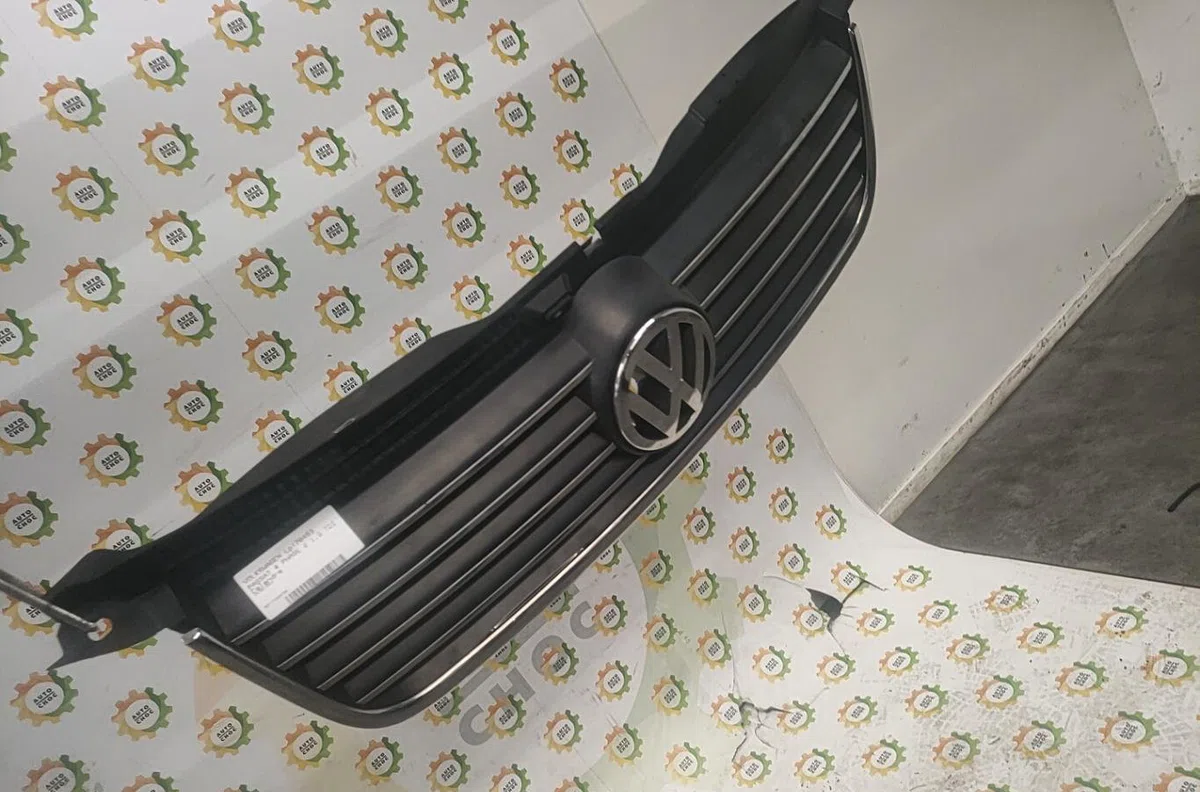 Calandre VOLKSWAGEN PASSAT 4 PHASE 2 occasion — photo 2