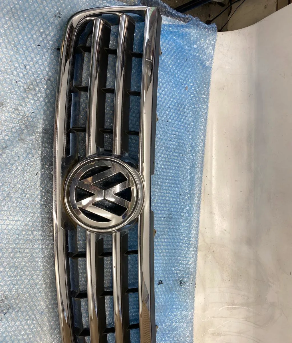 Calandre Volkswagen TOUAREG (7LA, 7L6, 7L7) 2.5 r5 tdi (2003-2010) occasion