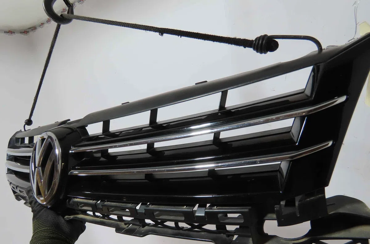 Calandre VOLKSWAGEN TOURAN II occasion — photo 3