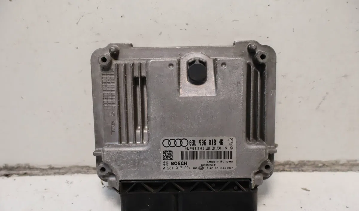 Calculateur moteur Audi A1 Sportback (8XA, 8XF) 2.0 tdi (2012-2015) occasion — photo 4