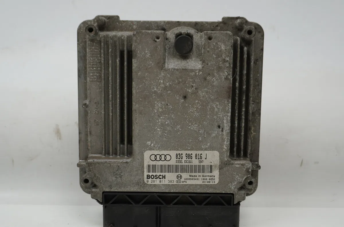 Calculateur moteur Audi A3 (8P1) 1.9 tdi (2003-2010) 3 portes occasion — photo 2