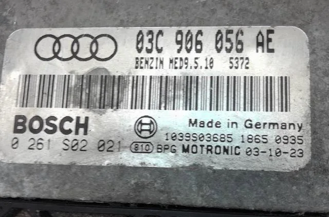 Calculateur moteur Audi A3 (8P1) 1.9 tdi (2003-2010) 3 portes occasion