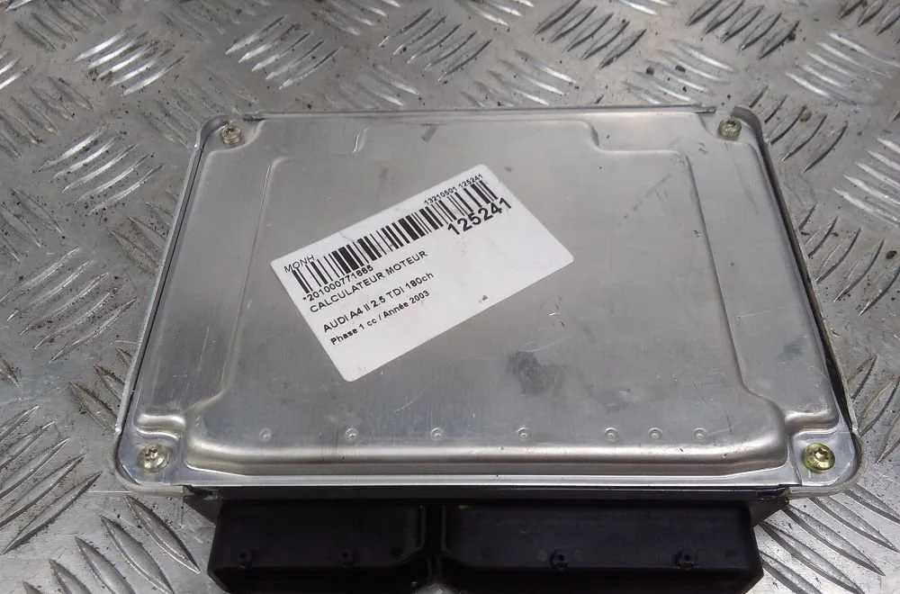 Calculateur moteur AUDI A4 2 8E AVANT occasion
