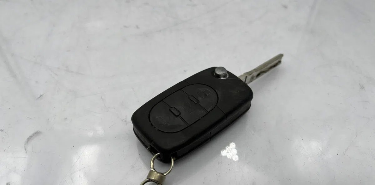 Calculateur moteur AUDI A4 2 PHASE 1 occasion — photo 4