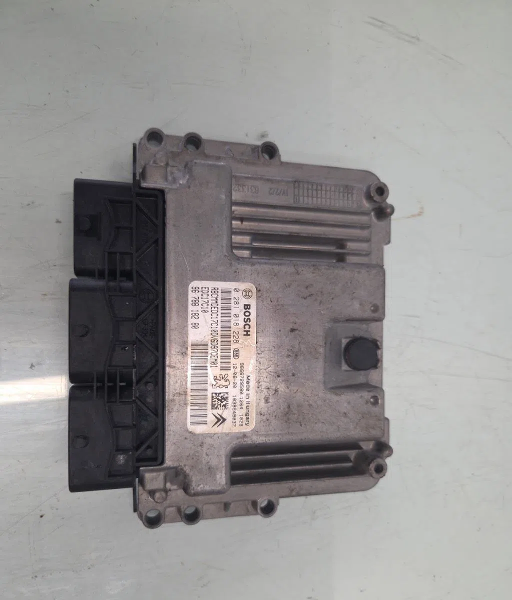 Calculateur moteur CITROEN BERLINGO 2 PHASE 2 occasion — photo 3