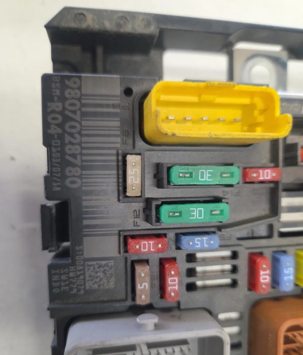 Calculateur moteur CITROEN BERLINGO 2 PHASE 3 occasion — photo 4