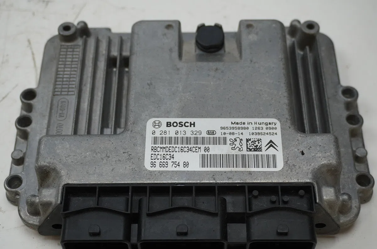 Calculateur moteur Citroen BERLINGO MULTISPACE (B9) 1.6 hdi 110 (2008) occasion — photo 2