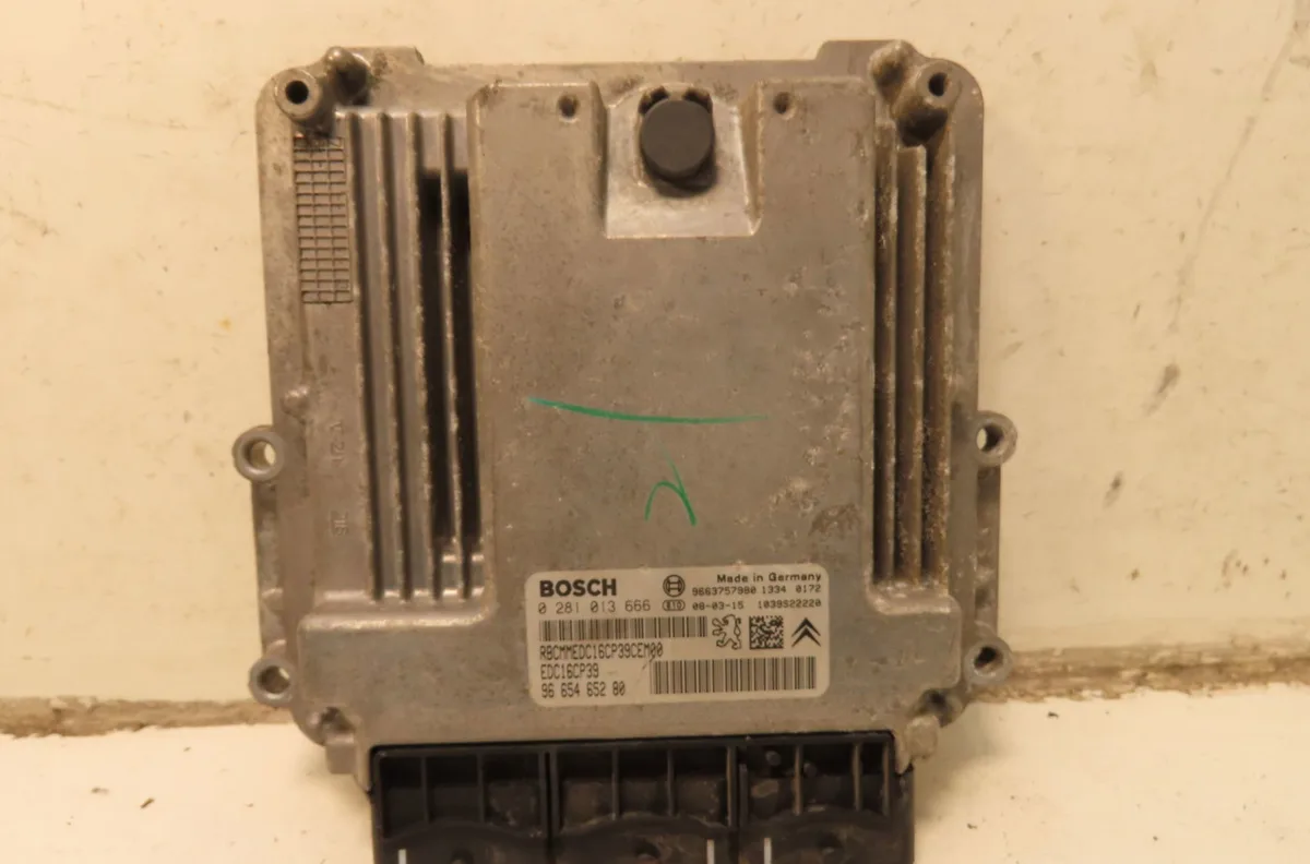 Calculateur moteur Citroën C-CROSSER (VU_, VV_) 2.2 hdi (2007-2012) 5 portes occasion
