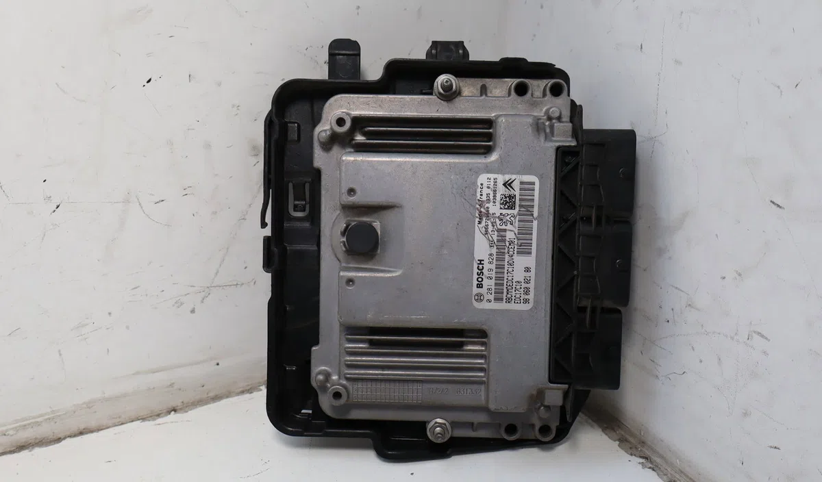 Calculateur moteur Citroen C3 II (SC_) 1.4 hdi 70 (sc8hzc, sc8hr0, sc8hp4) (2009) 5 portes occasion — photo 4