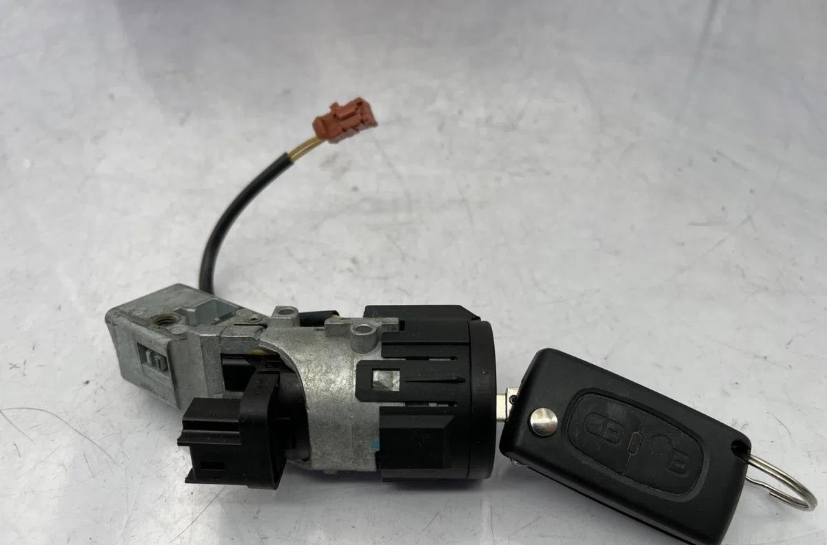 Calculateur moteur CITROEN C3 PICASSO PHASE 1 occasion — photo 3