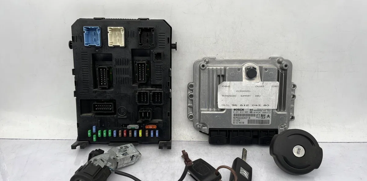 Calculateur moteur CITROEN C4 1 PHASE 1 occasion — photo 2