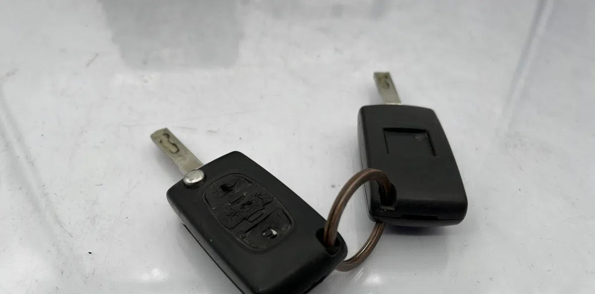 Calculateur moteur CITROEN C4 1 PHASE 1 occasion — photo 4