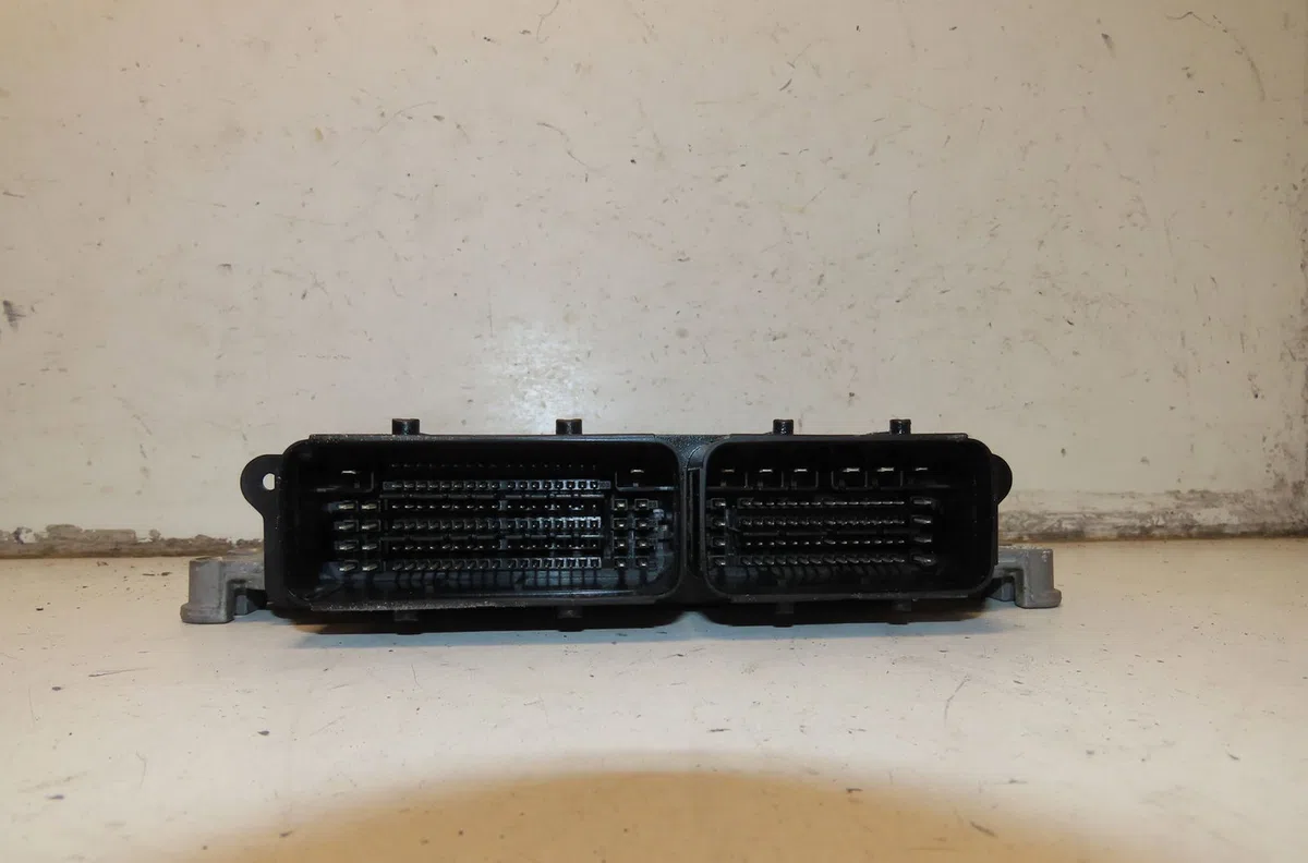 Calculateur moteur Citroën C4 CACTUS 1.6 bluehdi 100 (2014) occasion — photo 2