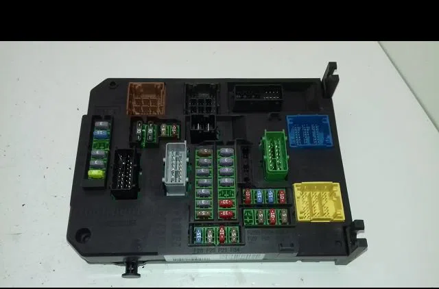 Calculateur moteur Citroen C4 II (NC_) 1.6 hdi 90 (2009) 5 portes occasion — photo 2