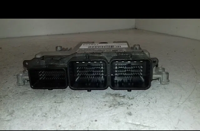 Calculateur moteur Citroen C4 II (NC_) 1.6 hdi 90 (2009) 5 portes occasion — photo 2