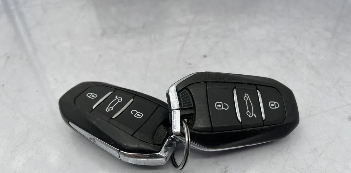 Calculateur moteur CITROEN C4 PICASSO 2 PHASE 1 occasion — photo 4