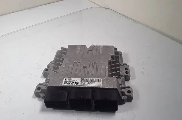 Calculateur moteur Citroen C4 PICASSO I Monospace (UD_) 1.6 hdi 110 (2010-2013) 5 portes occasion