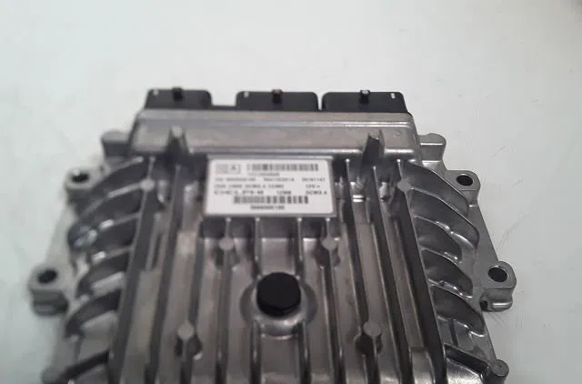 Calculateur moteur Citroën C5 III (RD_) 2.0 hdi 140 (2008) 4 portes occasion — photo 2