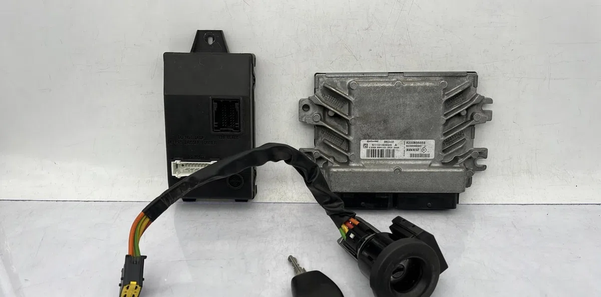 Calculateur moteur DACIA LOGAN 1 PHASE 2 occasion — photo 2