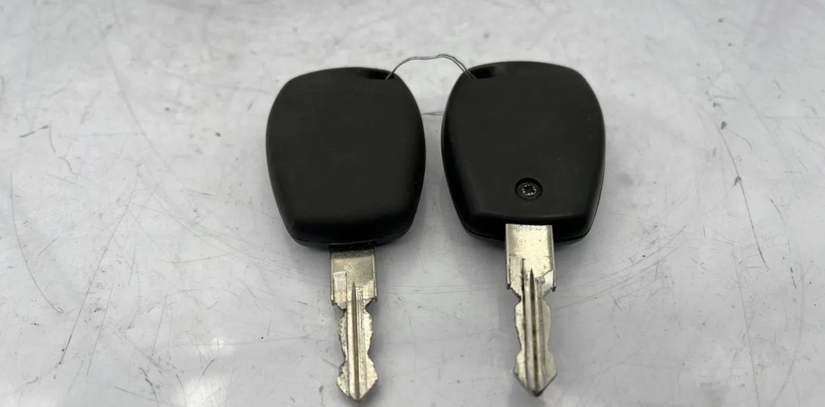Calculateur moteur DACIA SANDERO 1 occasion — photo 3
