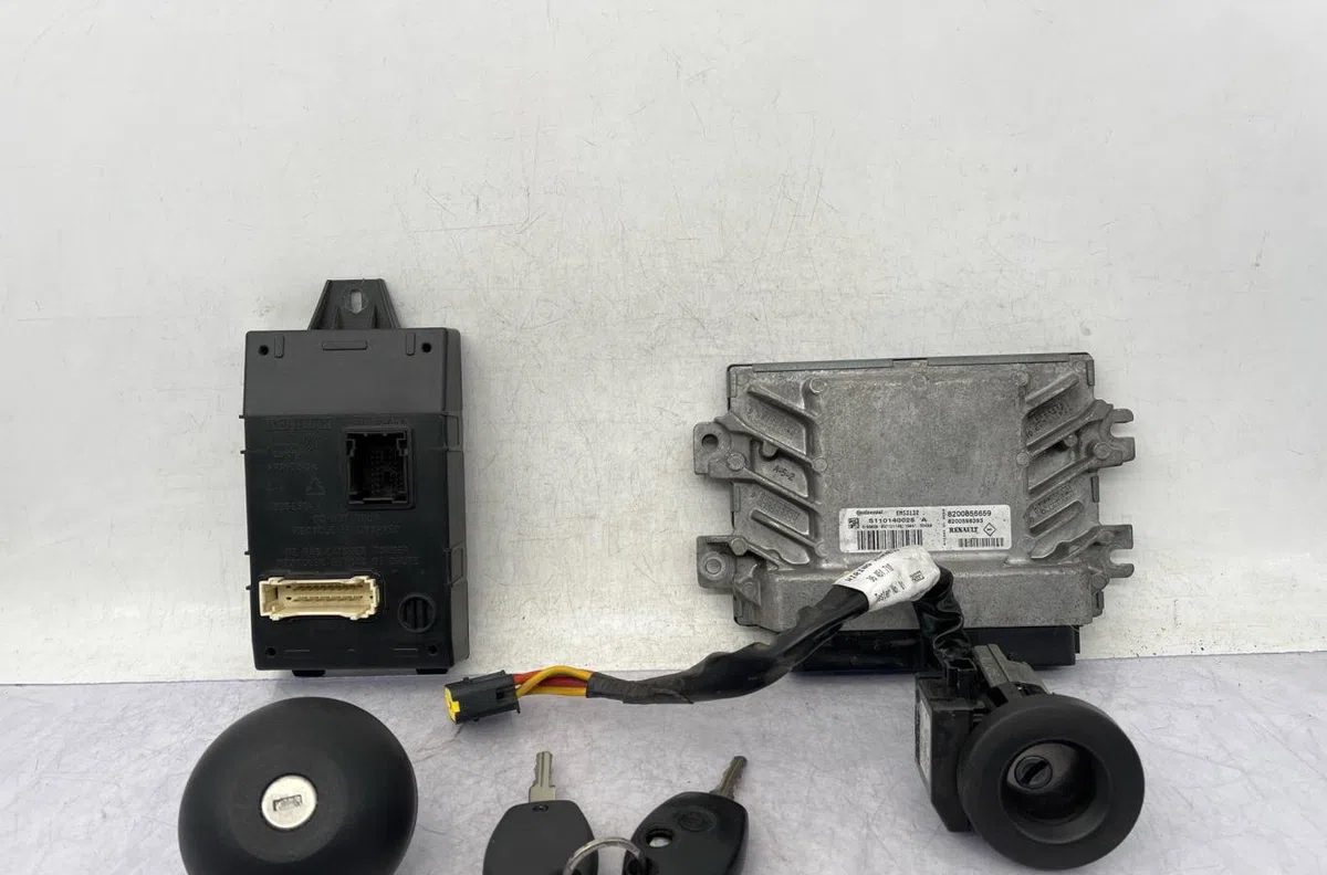 Calculateur moteur DACIA SANDERO 1 occasion — photo 3