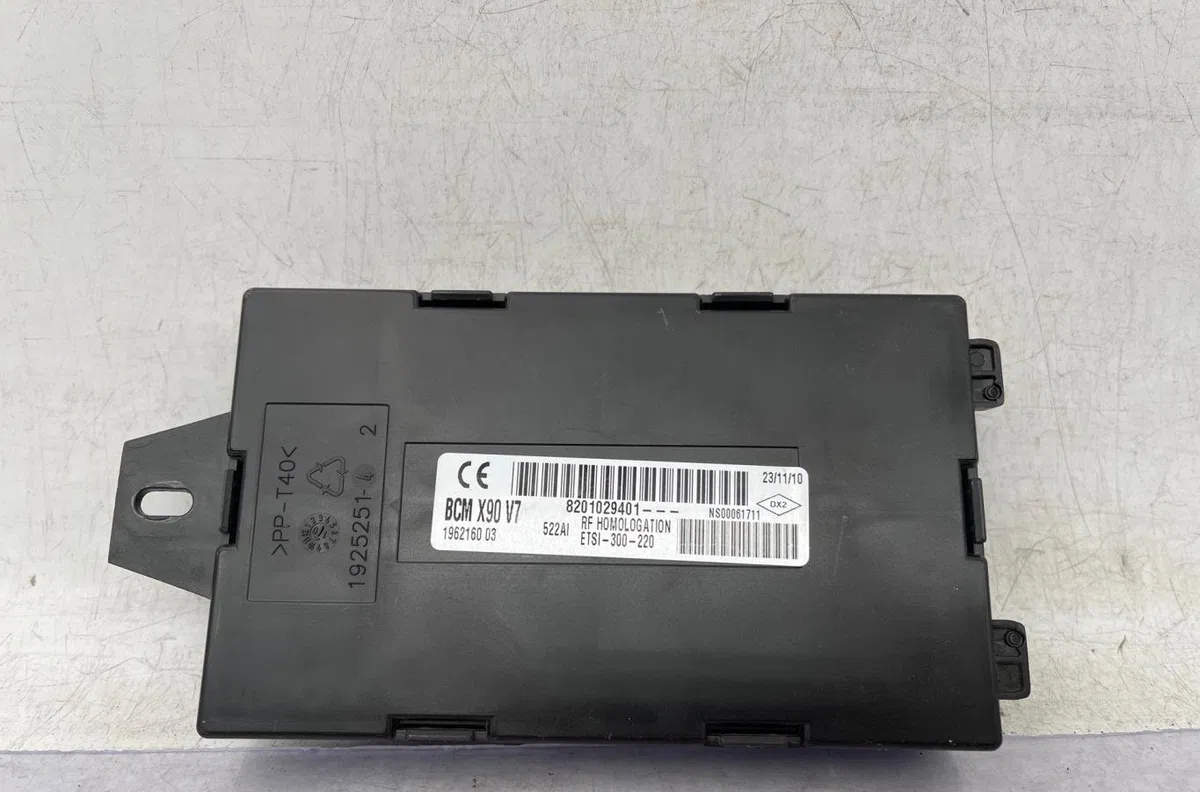 Calculateur moteur DACIA SANDERO 1 occasion — photo 4