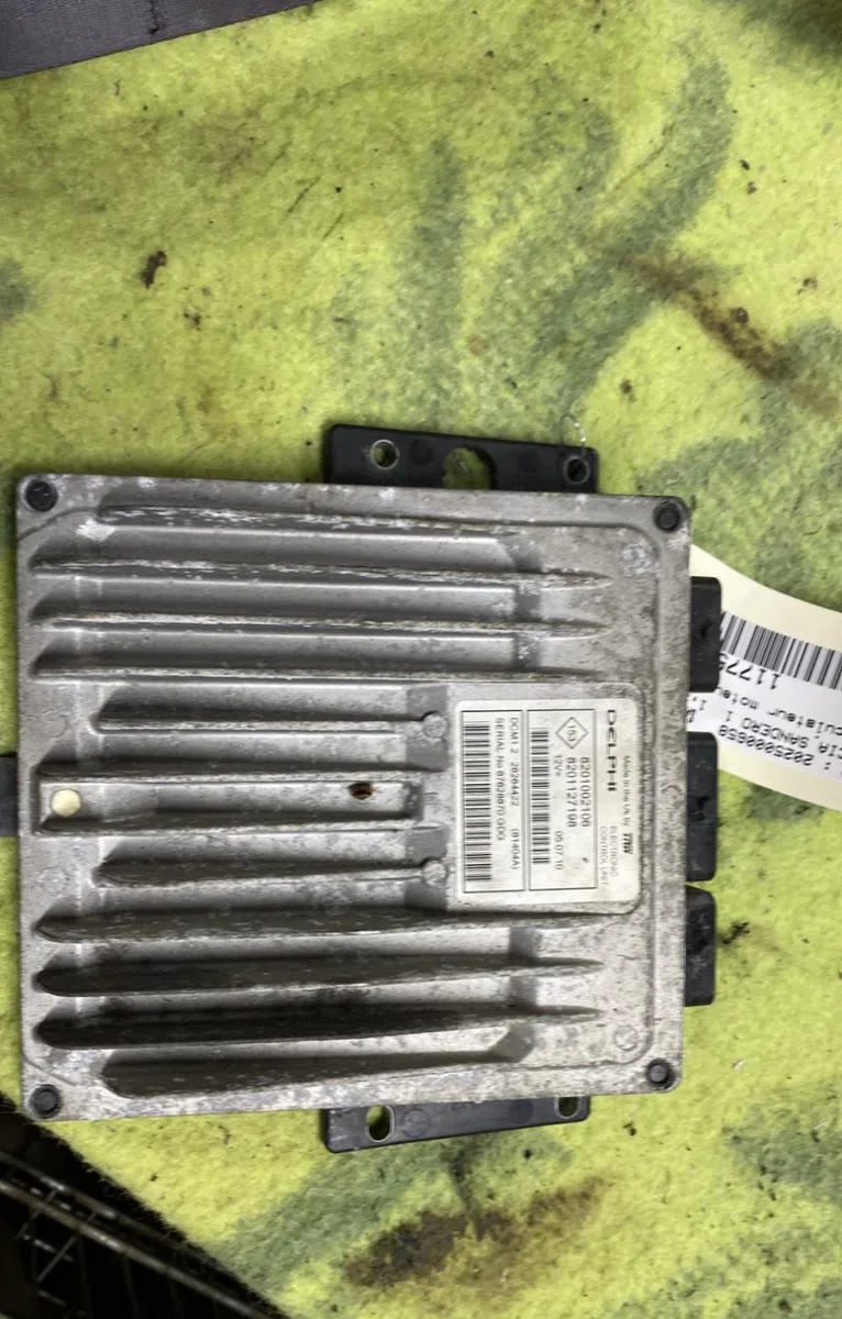 Calculateur moteur DACIA SANDERO 1 occasion — photo 2