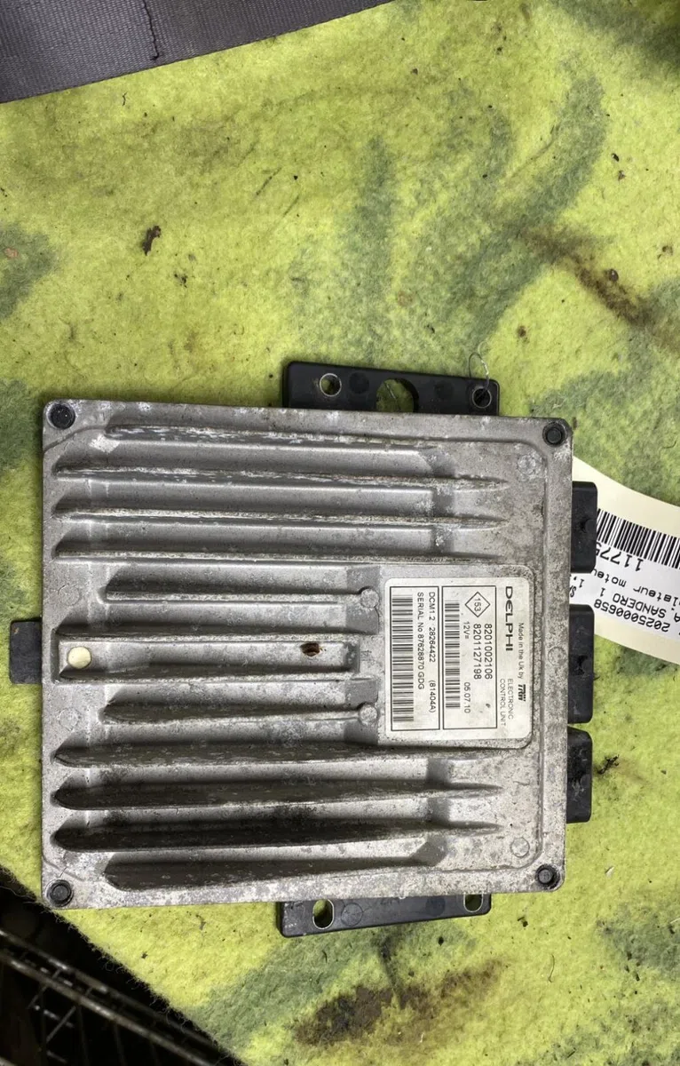Calculateur moteur DACIA SANDERO 1 occasion — photo 4