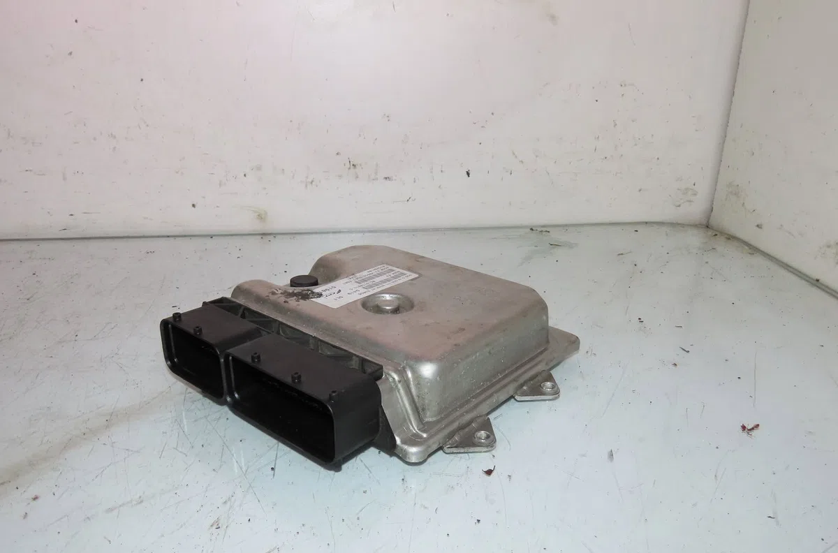 Calculateur moteur Fiat 500 (312_) 0.9 (312axg1a, 312.axg11) (2010) occasion