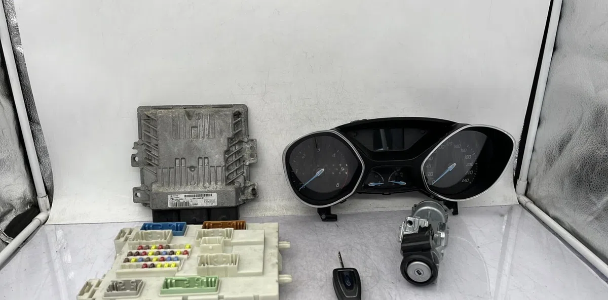 Calculateur moteur FORD C-MAX 2 PHASE 1 occasion — photo 2