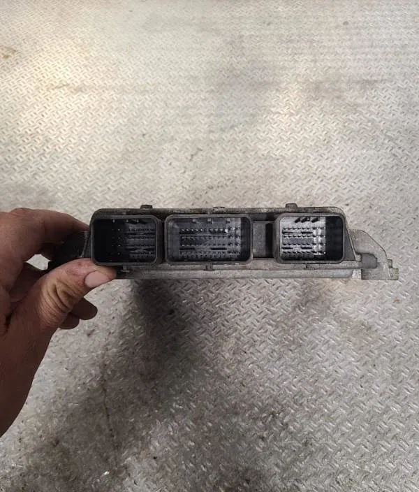 Calculateur moteur FORD FIESTA 5  FIESTA 5 PHASE 1 occasion — photo 2